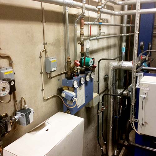 Komplett installation av värmecentral